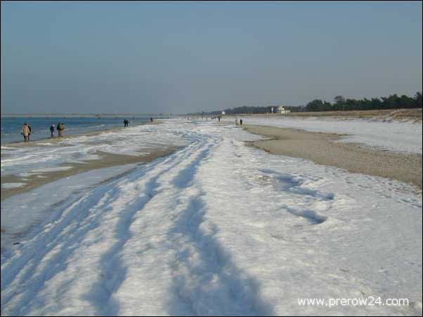 Der Strand vom Ostseebad Prerow im Winter